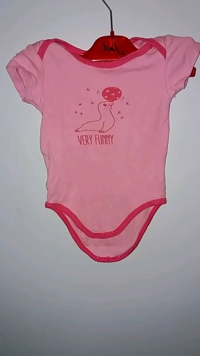 Body manches courtes taille 86cm