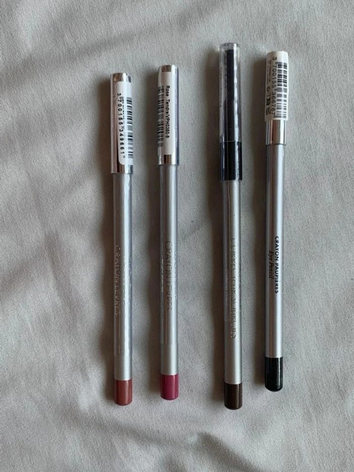 Lot de 4 crayons Parisax