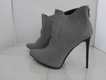 Bottine Grise -  T40 - Talons 12 cm - Neuve