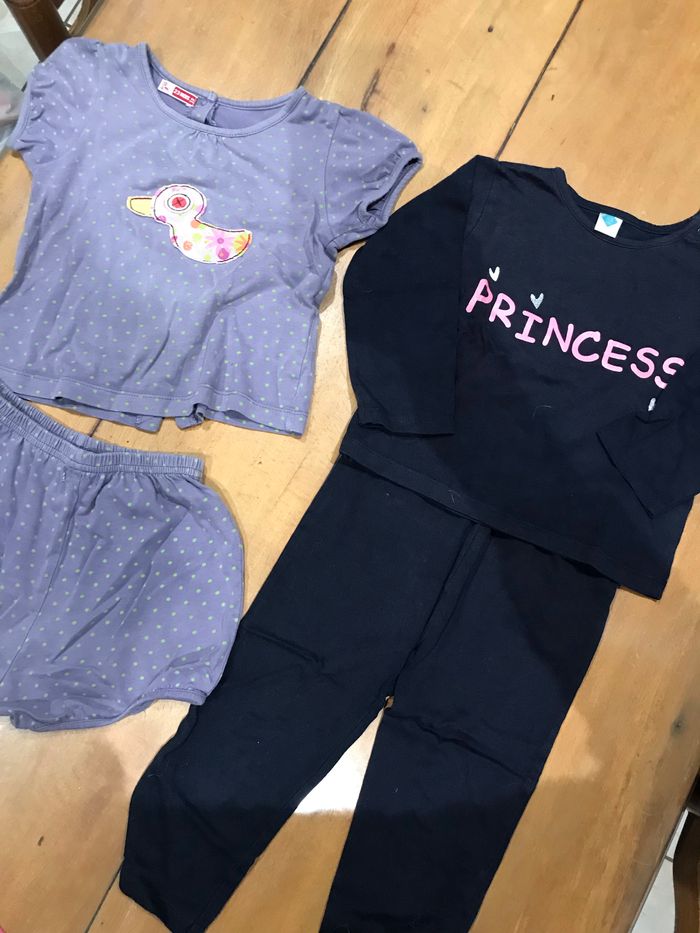 Lot de deux pyjamas et peignoir carré blanc