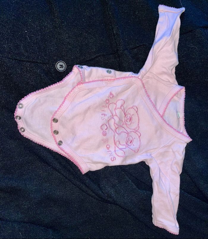 Lot bodies 1 mois - photo numéro 3