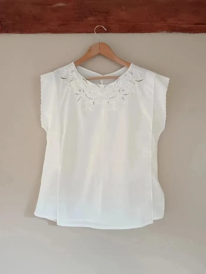 T-shirt ample blanc col broderies ajourées fleurs - photo numéro 3