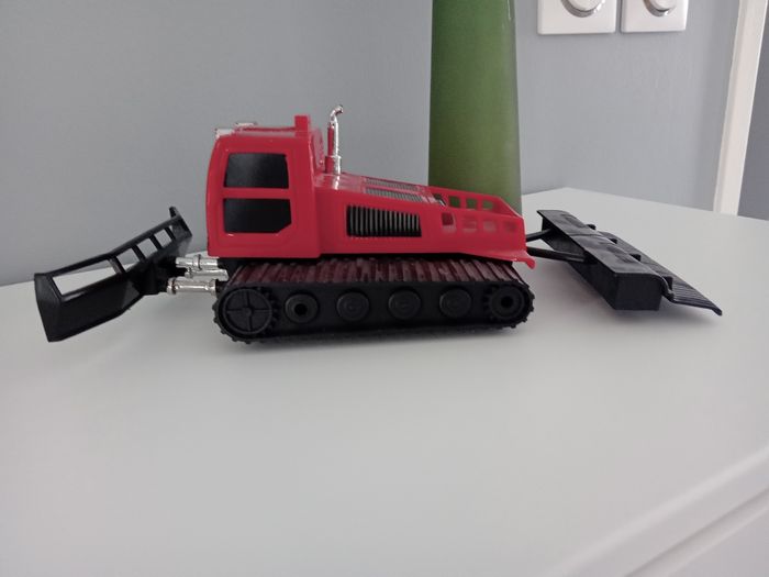 Jolie dameuse chasse neige - photo numéro 3