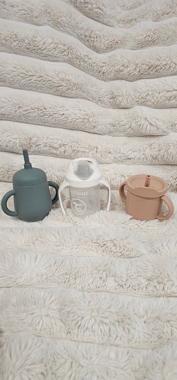 Ensemble de tasses d apprentissage en tres bon état 