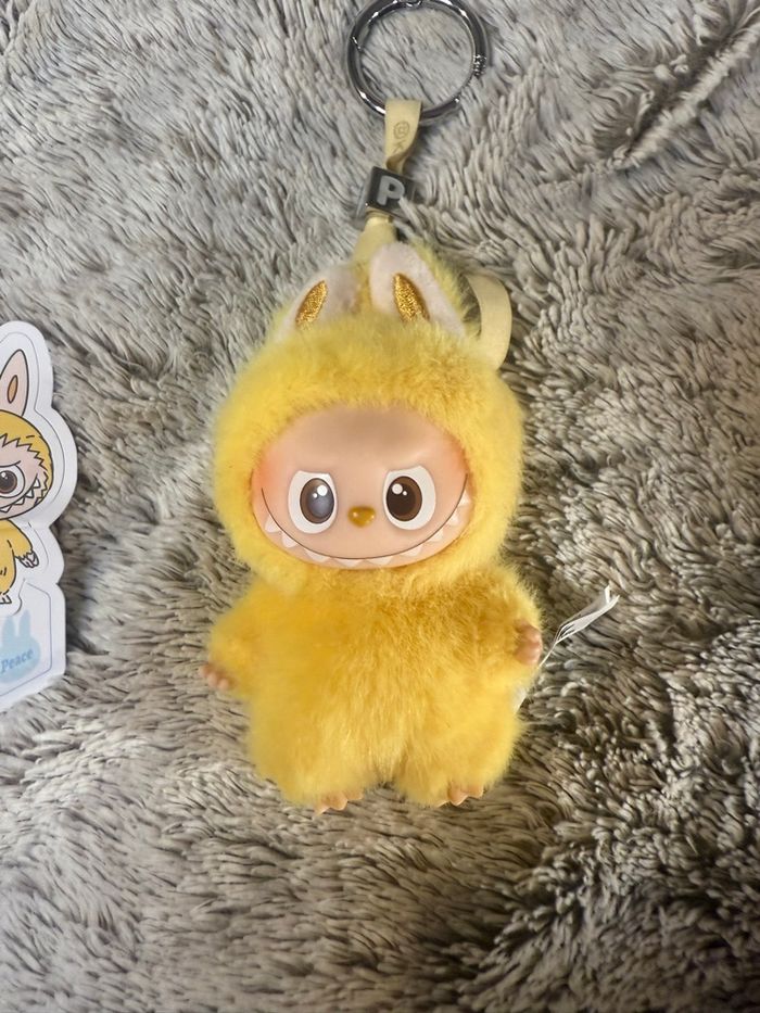 Popmart labubu pin for love lettre P - photo numéro 2