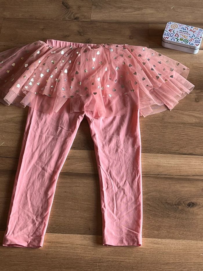 Je vend un legging jupe fille taille 98/104cm très bon état - photo numéro 2