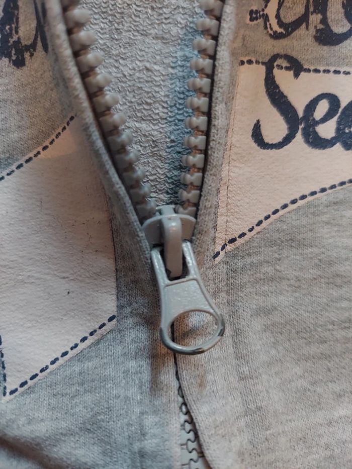 Veste zippée à capuche 4 ans tbe - photo numéro 4