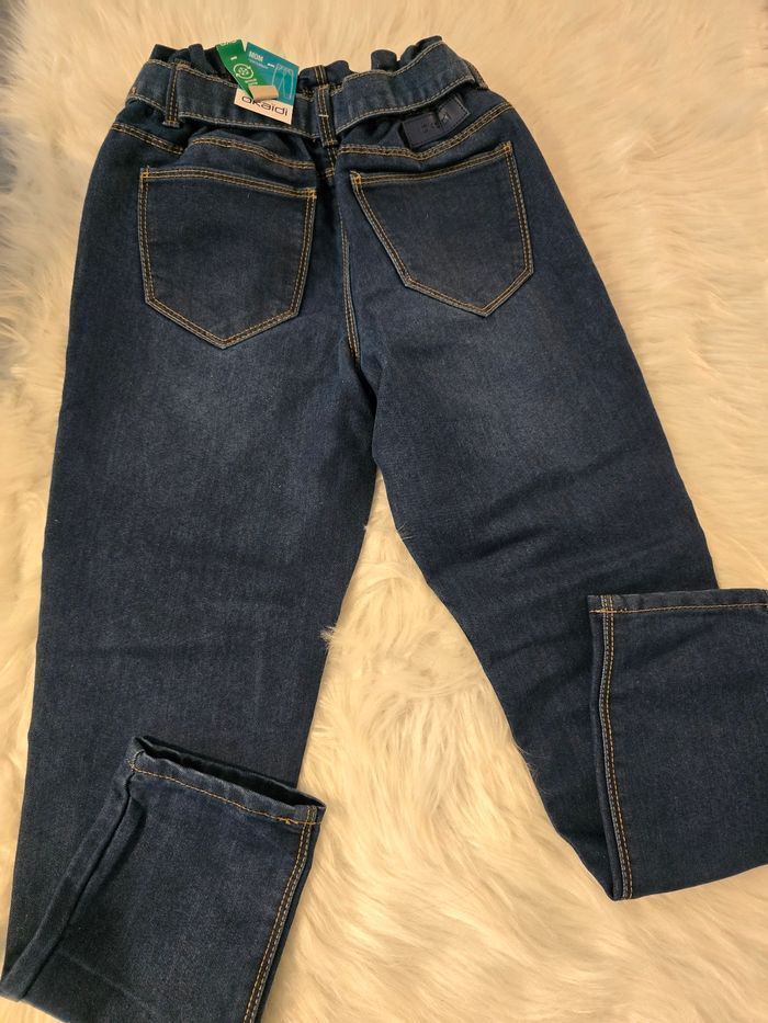 Neuf (non porté) 🏷😍🥰🩷superbe Jeans mom 10 ans fille🩷🩷😍🤩 - photo numéro 4