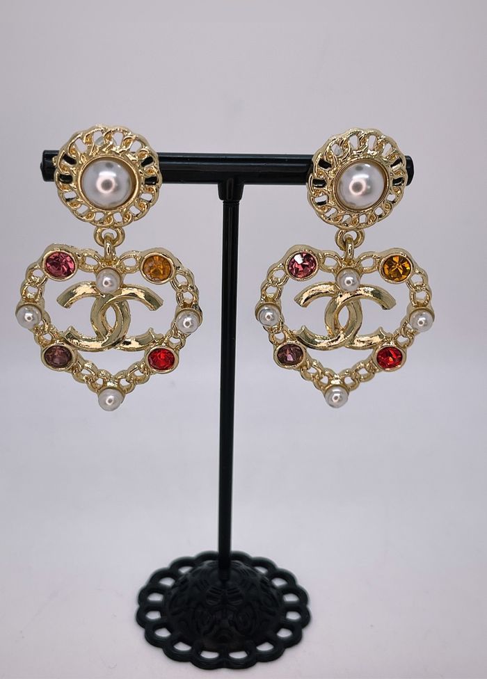 Boucles d’oreilles pendantes cœur dorées - photo numéro 4