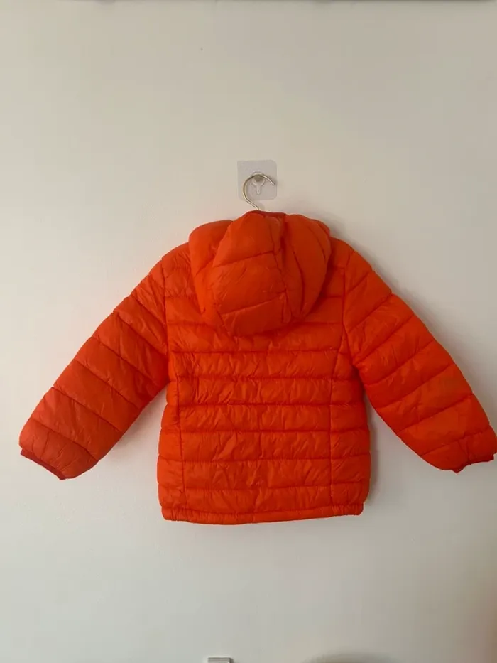 Veste doudoune orange taille 4 ans en très bon état - photo numéro 2