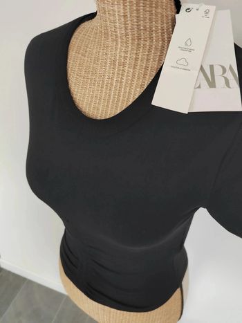 Tee-shirt Zara taille S noir neuf avec étiquette