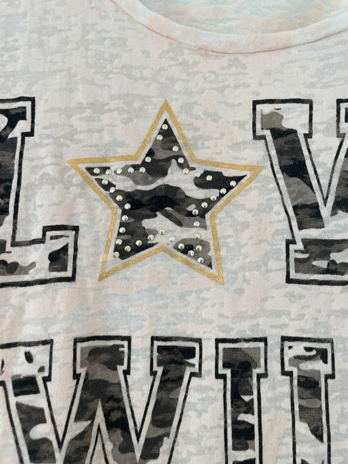 Haut t-shirt rose pâle clair transparent avec motifs léopard et écritures à manches courtes col rond - photo numéro 3