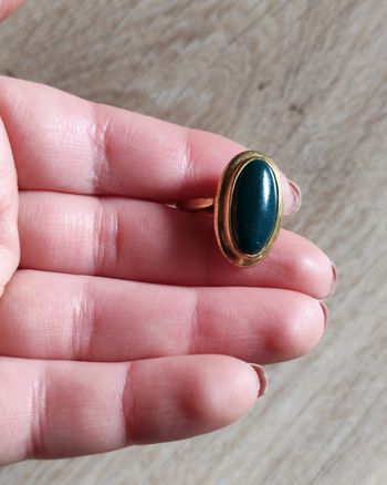 Bague dorée et vert ovale vintage