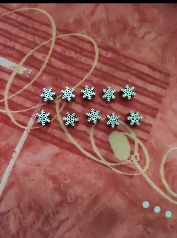Lot de 10 perles argentées flocon