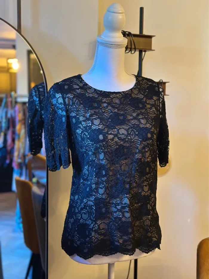 Blouse en dentelle noire Gérard Darel – Taille 38 - photo numéro 2