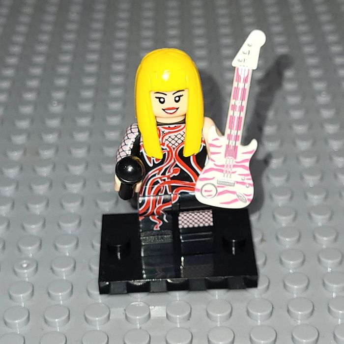 Minifigure / Figurine 🎤 Chanteuse Taylor Swift 🎙