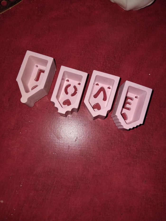 Petite maison LOVE en plâtre - photo numéro 3