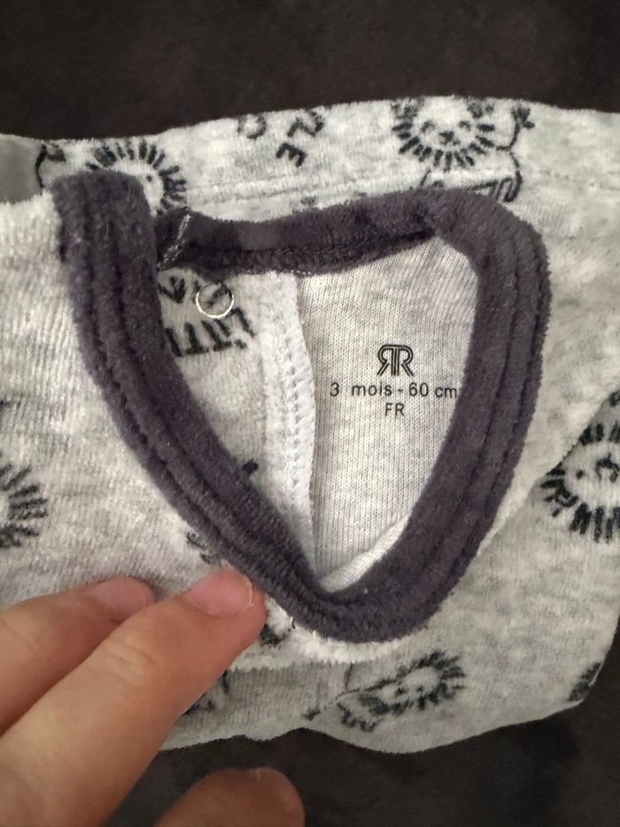 2 pyjamas velours 3 mois - photo numéro 2