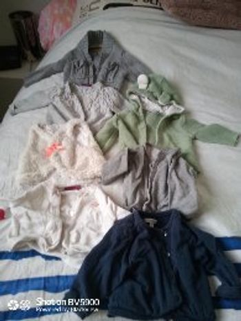 Lot vêtements bb fille 9 mois
