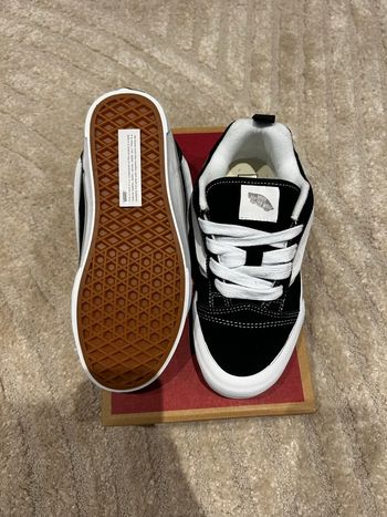 Paire de Vans Knu Skool femme - Taille 36.5