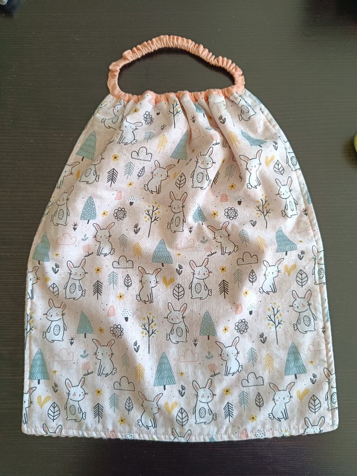 1 maxi Bavoir maternelle motif lapins - fille