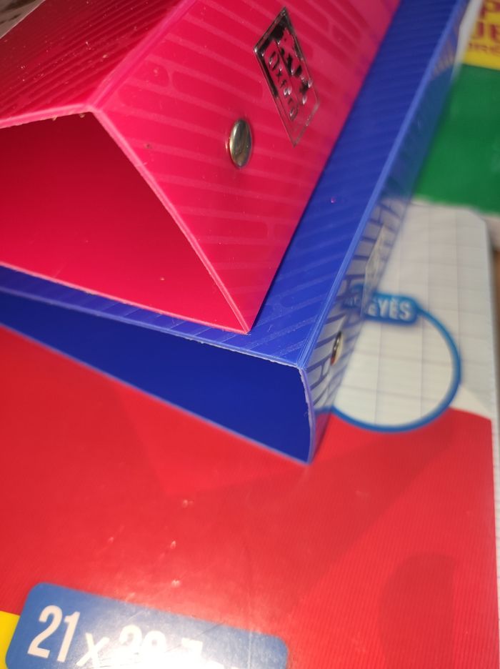 Lot Classeur, feuilles et pochette perforées neuf - photo numéro 7