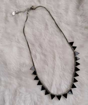 Collier noir et argenté