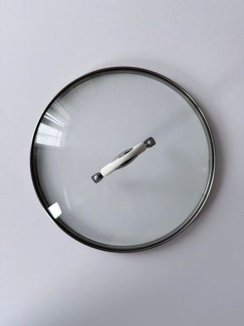 Couvercle sauteuse, poile et casserole en verre diametre 28cm poignée blanche excellent état