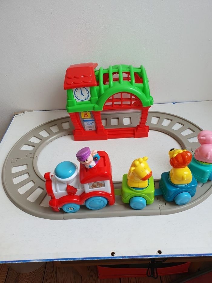 Circuit train avec gare