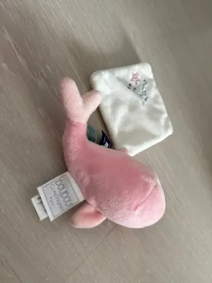 Doudou baleine rose - photo numéro 4