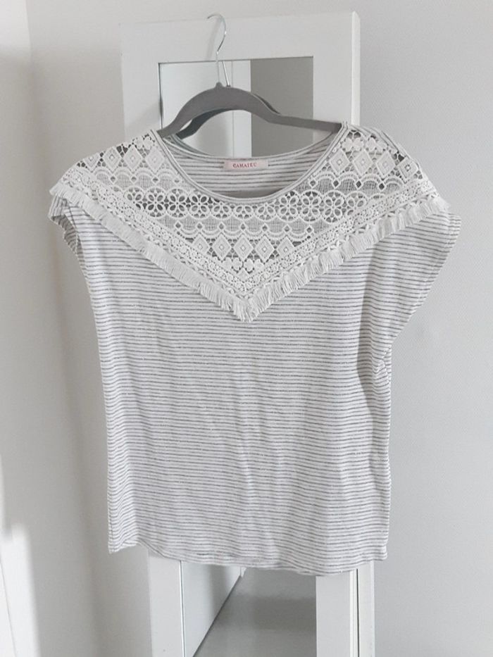 Tee-shirt mi brodé - mi rayé t. S