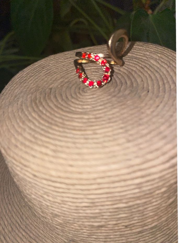 Bague fantaisie. Taille 62. Strass rouge. Très bon état. - photo numéro 4