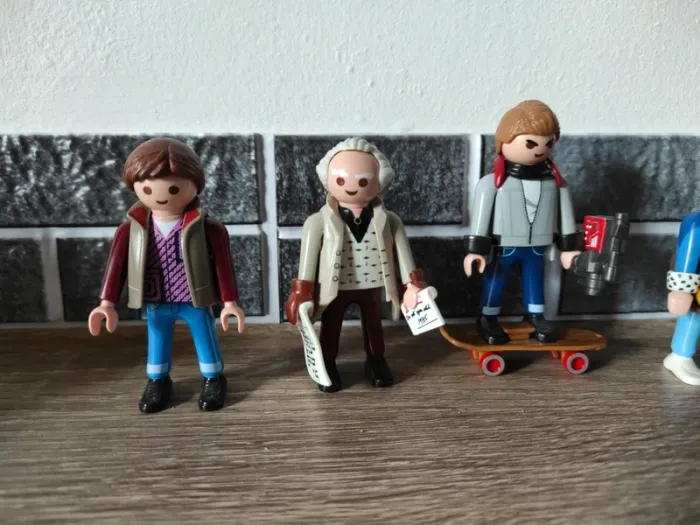 Lot figurines Playmobil "Retour vers le Futur" - photo numéro 2