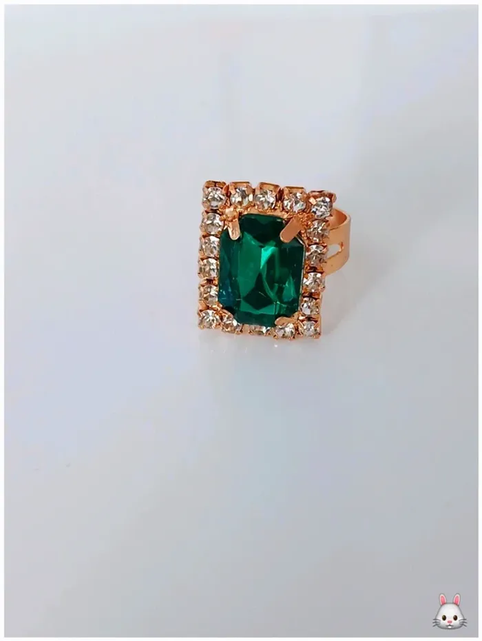 Bague glamour rectangulaire pierre verte et strass brillants - photo numéro 2
