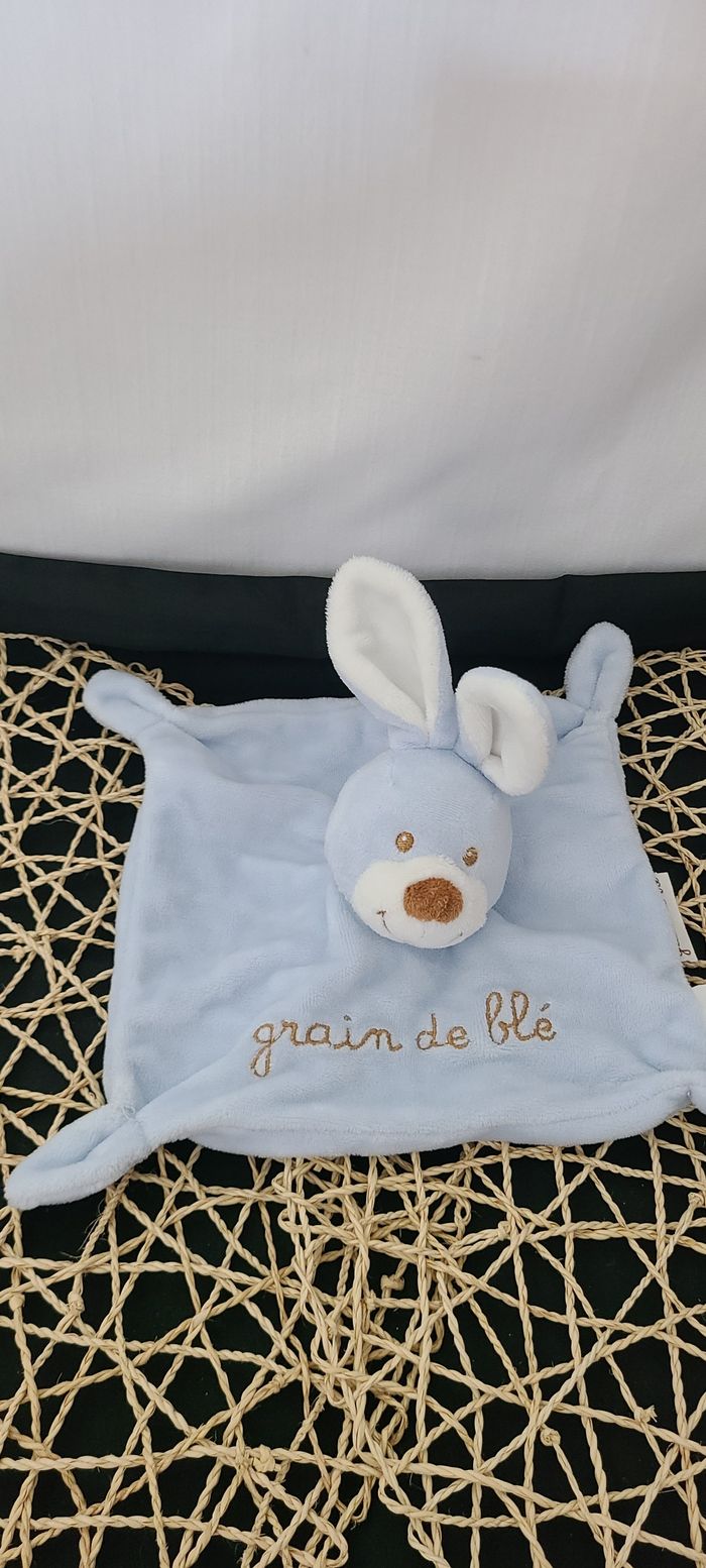 doudou lapin bleu marron grain de blé