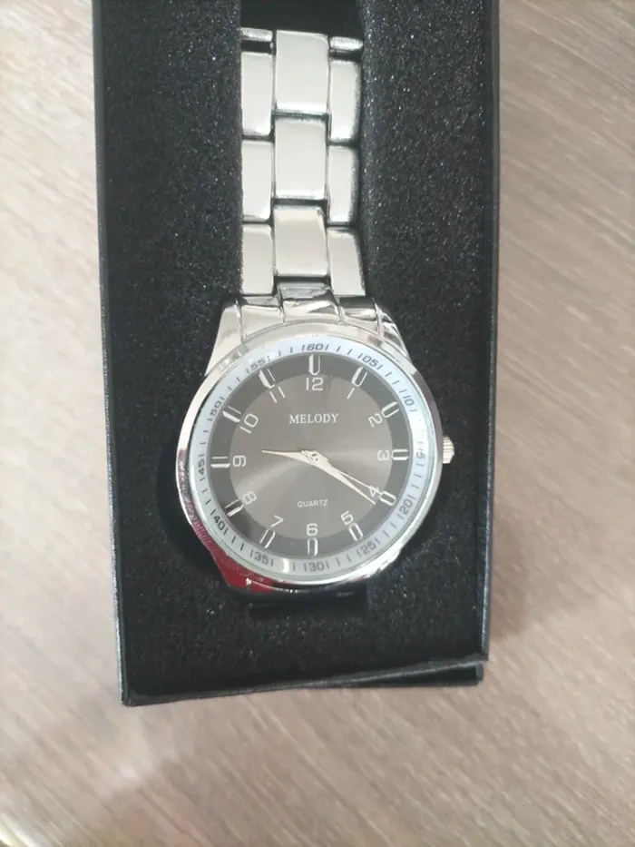 Montre neuve.