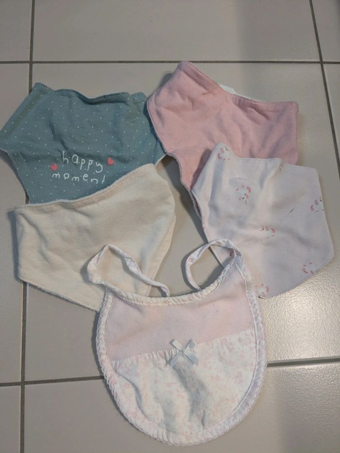 Lot 5 petits bavoirs