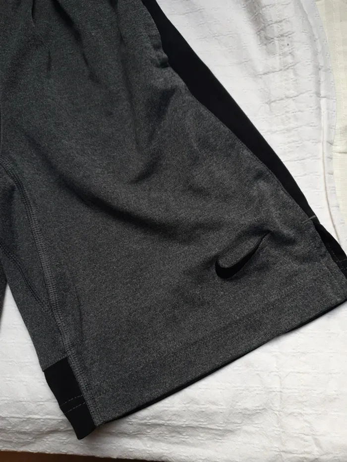 Short Nike gris foncé et noir - photo numéro 2