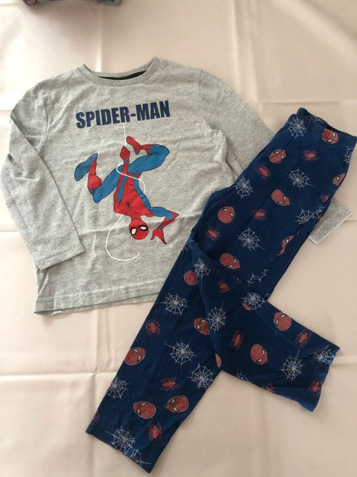 Lot de vêtements Spiderman 3/4 ans - photo numéro 6