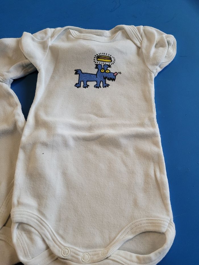 3 bodies manches courtes 3 mois - photo numéro 2
