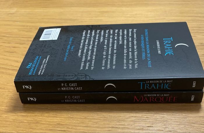 Lot de 2 livres La maison de la nuit de PC Cast et K. Cast - photo numéro 3