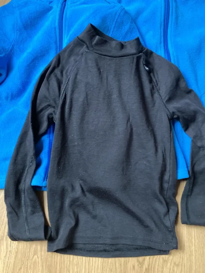 Lot 2 polaires ski taille 5 ans et t-shirt thermique 5 ans - photo numéro 2