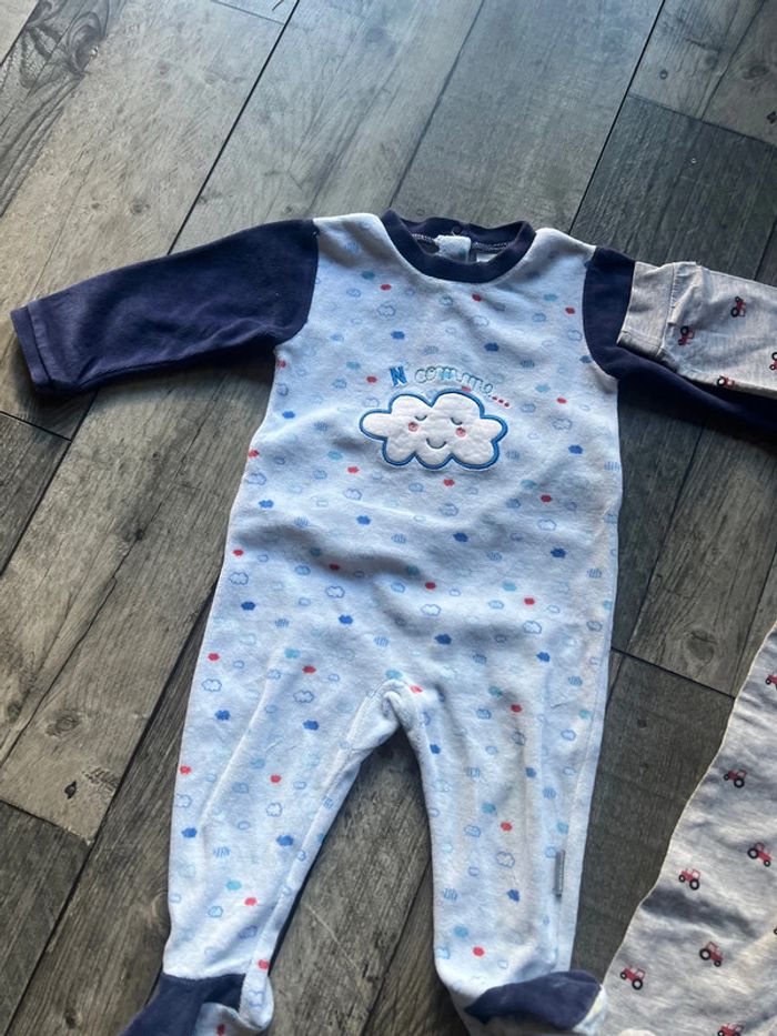 2 pyjamas - photo numéro 2