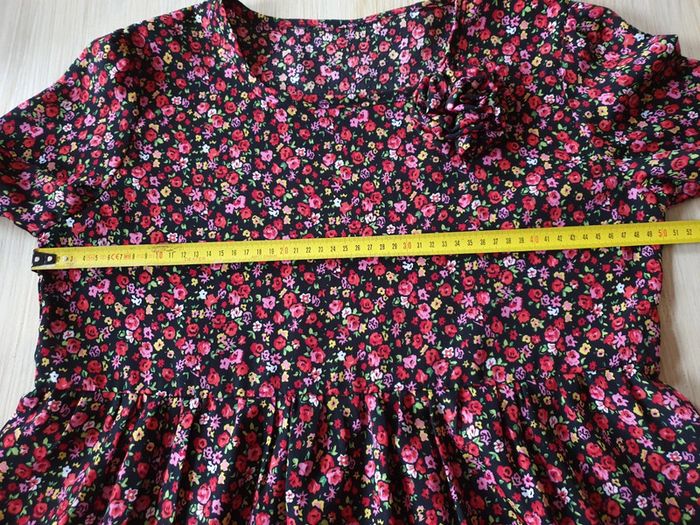 Belle robe noire à fleurs - photo numéro 7