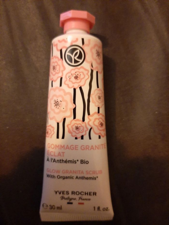 Gommage Granité Eclat à l'Anthémis Bio Yves Rocher