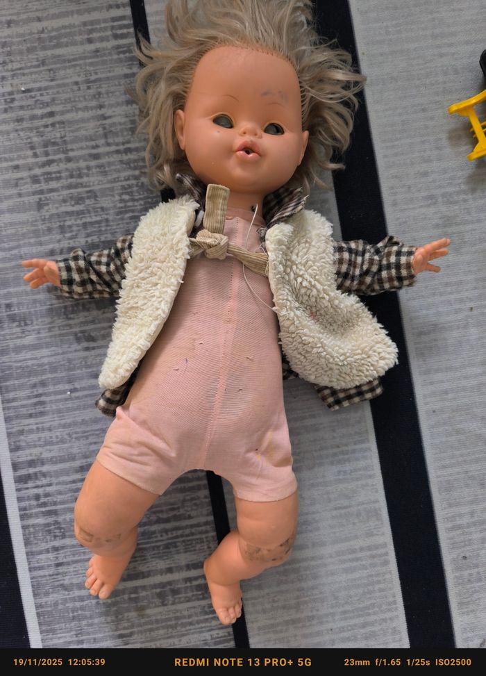 Poupée abîmé ne marche pas