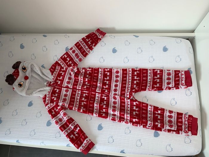 Combinaison pyjama cerf de Noël enfant 5 ans ( Gémo, parfait état)🎅 - photo numéro 2