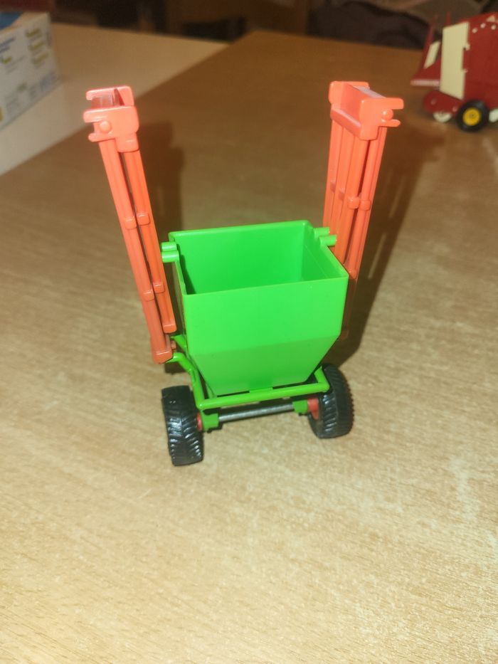 Ependeur à engrais miniature 1/32 SIKU - photo numéro 2