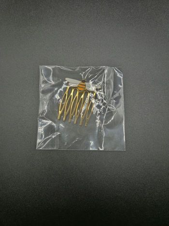 Bijou Miraculous de l'abeille – univers Ladybug (livre)