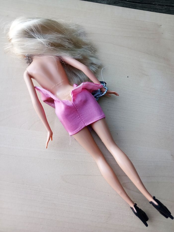Barbie sort en soirée - photo numéro 6
